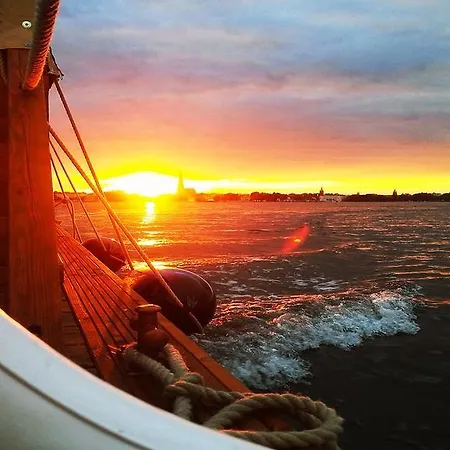 Ботель Hausboot Auf Dem Schweriner See Шверин