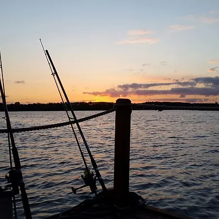Ботель Hausboot Auf Dem Schweriner See