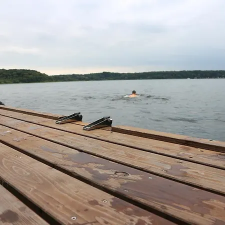 Hausboot Auf Dem Schweriner See Шверин