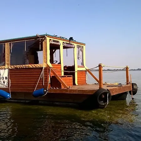 Ботель Hausboot Auf Dem Schweriner See *