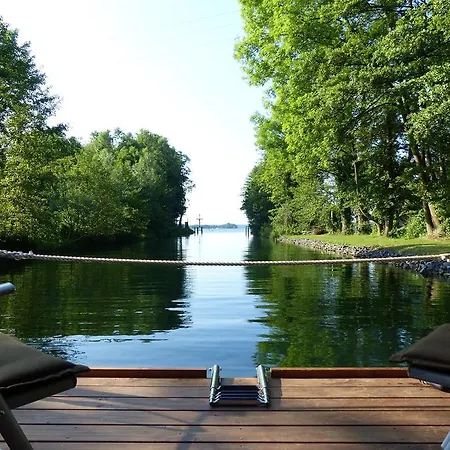 Hausboot Auf Dem Schweriner See * Шверин