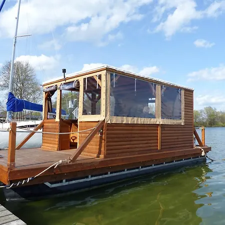Hausboot Auf Dem Schweriner See Ботель