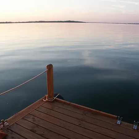 Hausboot Auf Dem Schweriner See Шверин