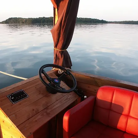 Ботель Hausboot Auf Dem Schweriner See *